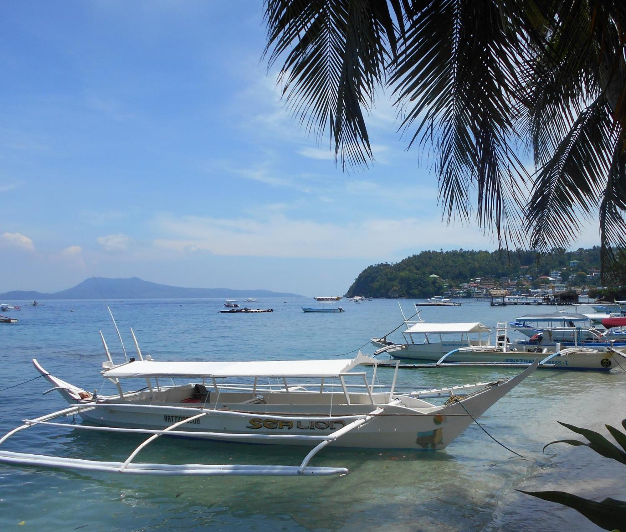 Out Of The Blue Resort Puerto Galera Exterior photo