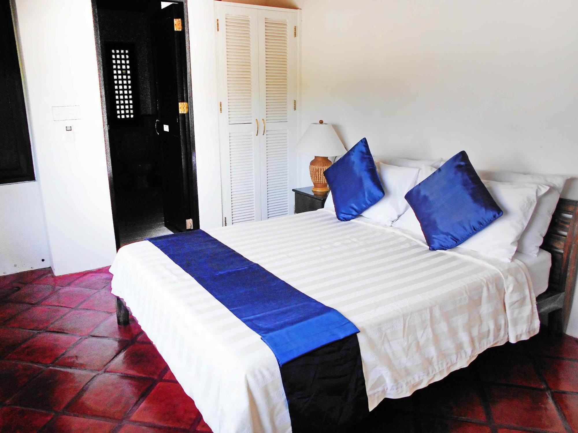 Out Of The Blue Resort Puerto Galera Room photo