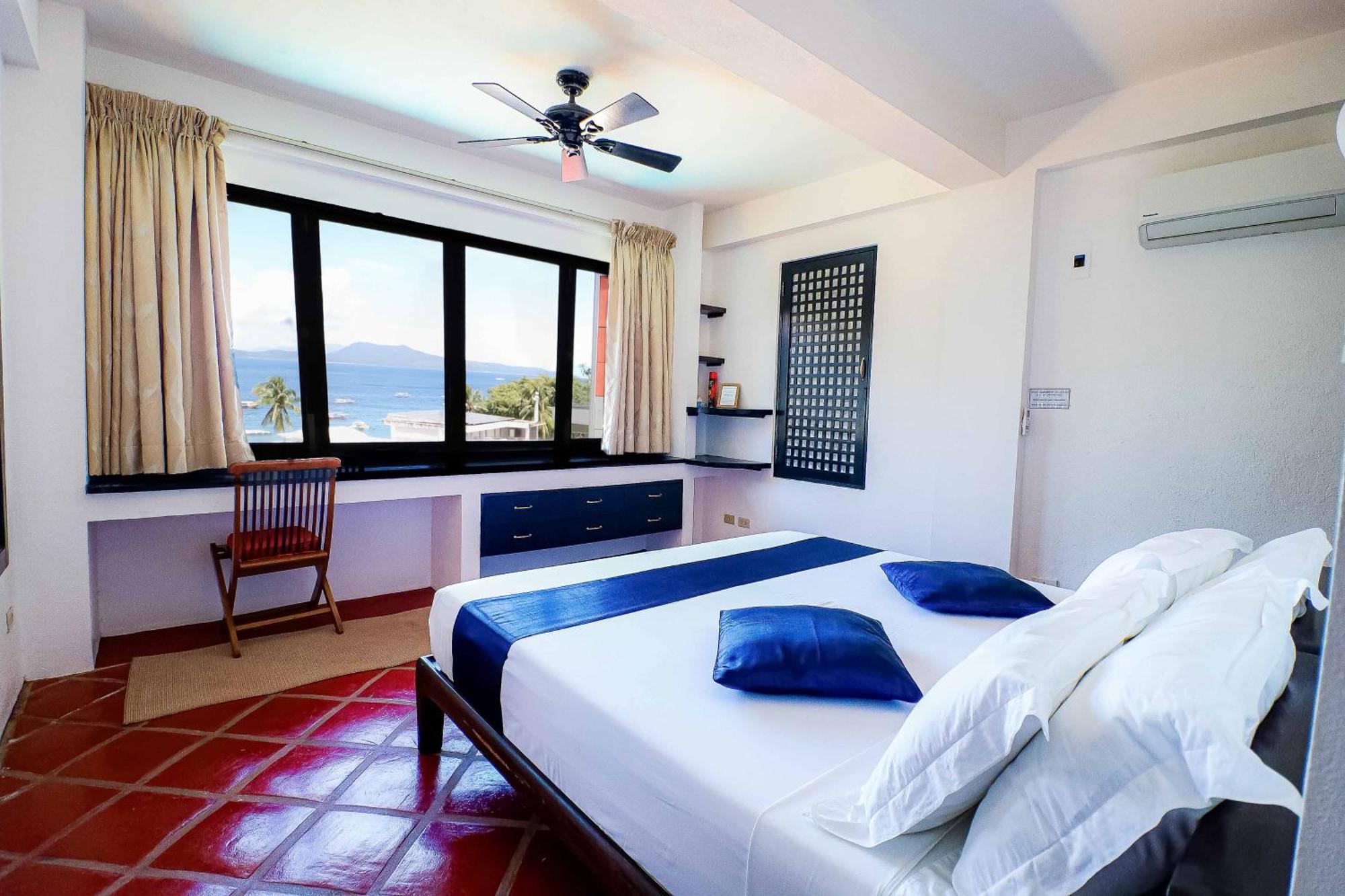 Out Of The Blue Resort Puerto Galera Room photo